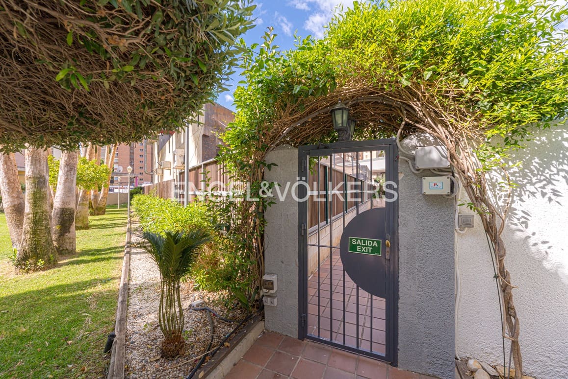 2 bedroom Apartment for sale in Benidorm with pool garage - € 370,000 (Ref: 9004067)