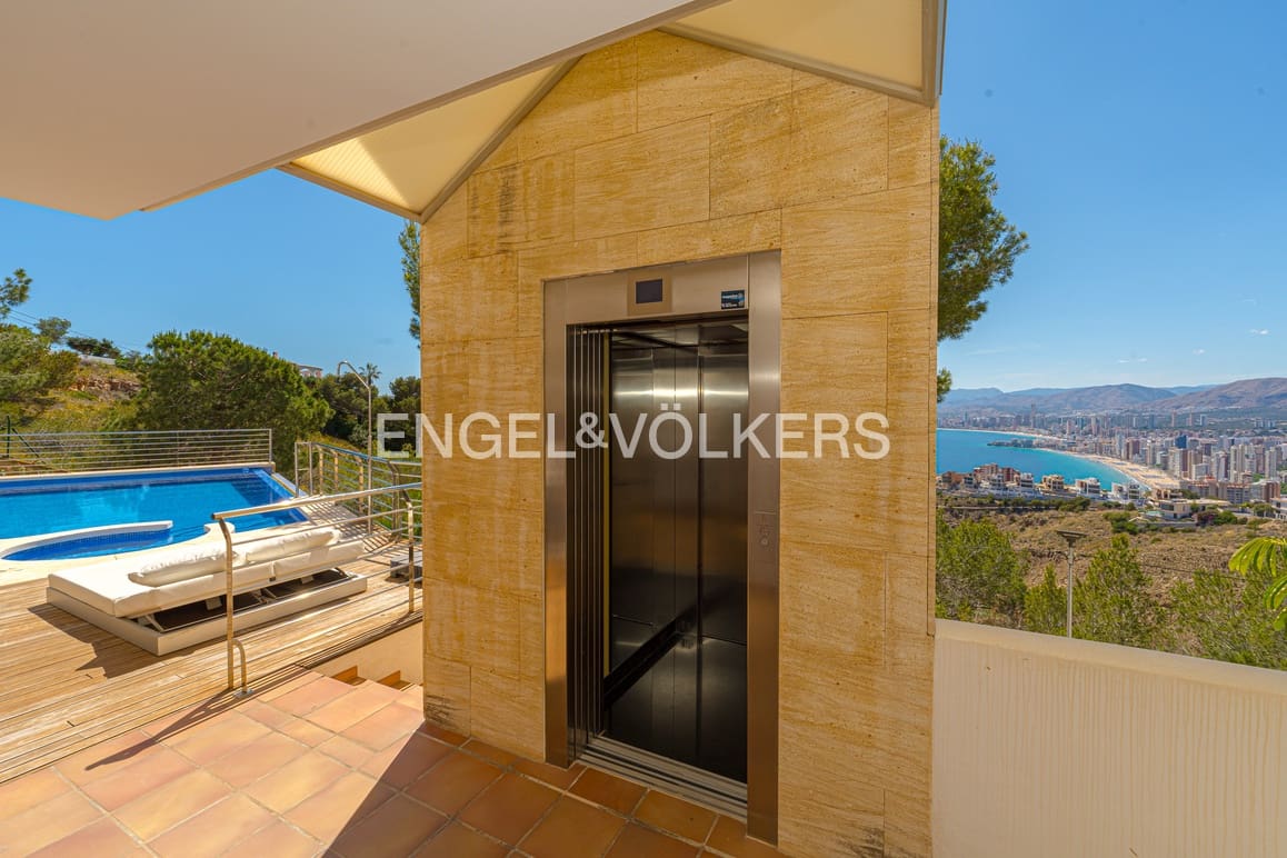 5 soveværelse Villa til salg i Benidorm med swimmingpool garage - € 1.850.000 (Ref: 9009796)