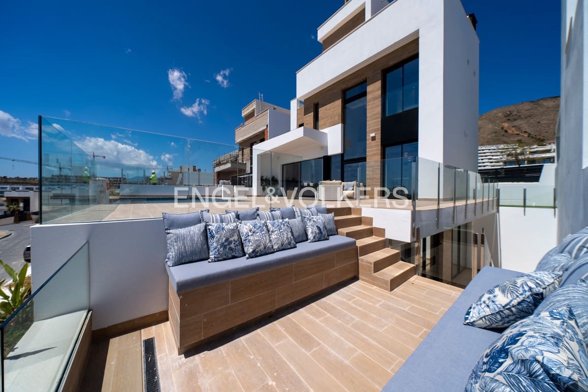 4 bedroom Villa for sale in Finestrat with pool garage - € 1,350,000 (Ref: 9021431)
