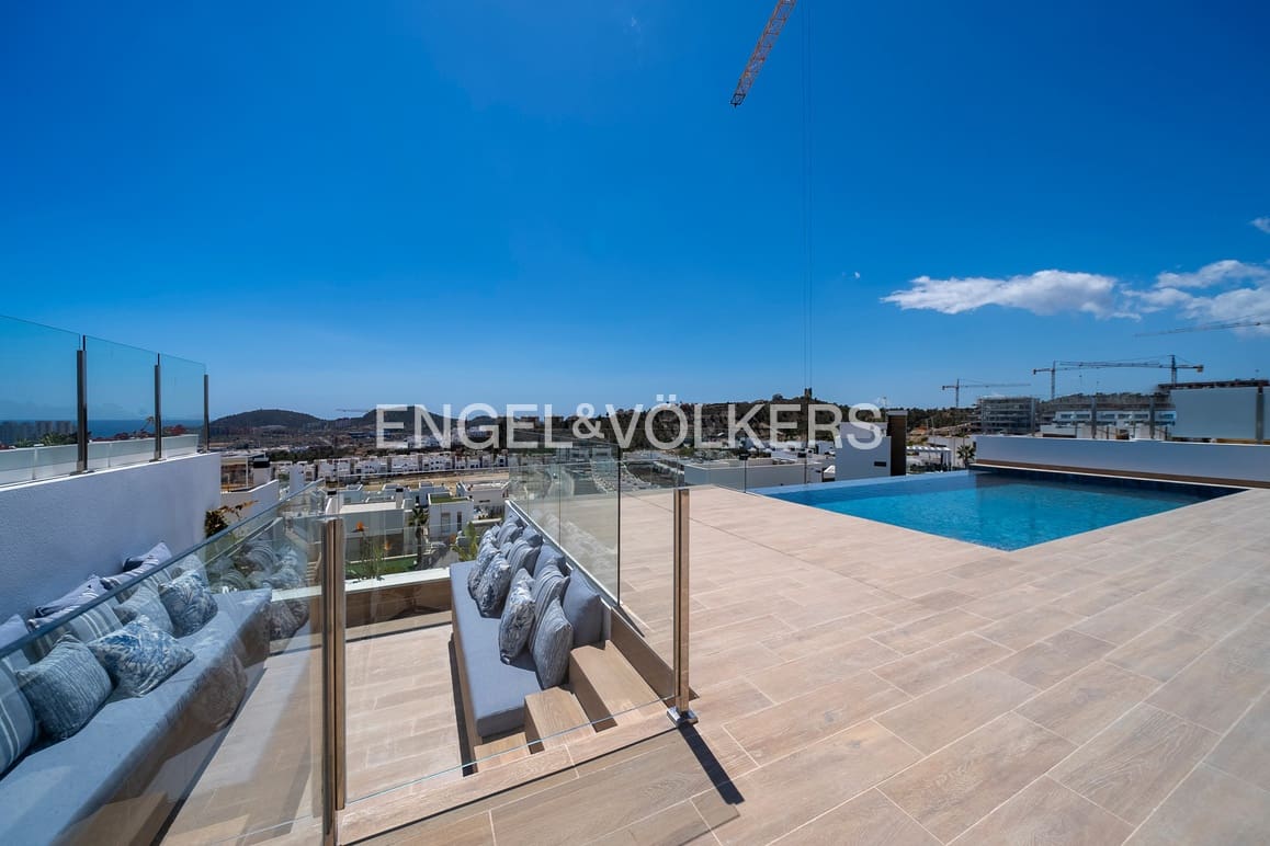 4 bedroom Villa for sale in Finestrat with pool garage - € 1,350,000 (Ref: 9021431)