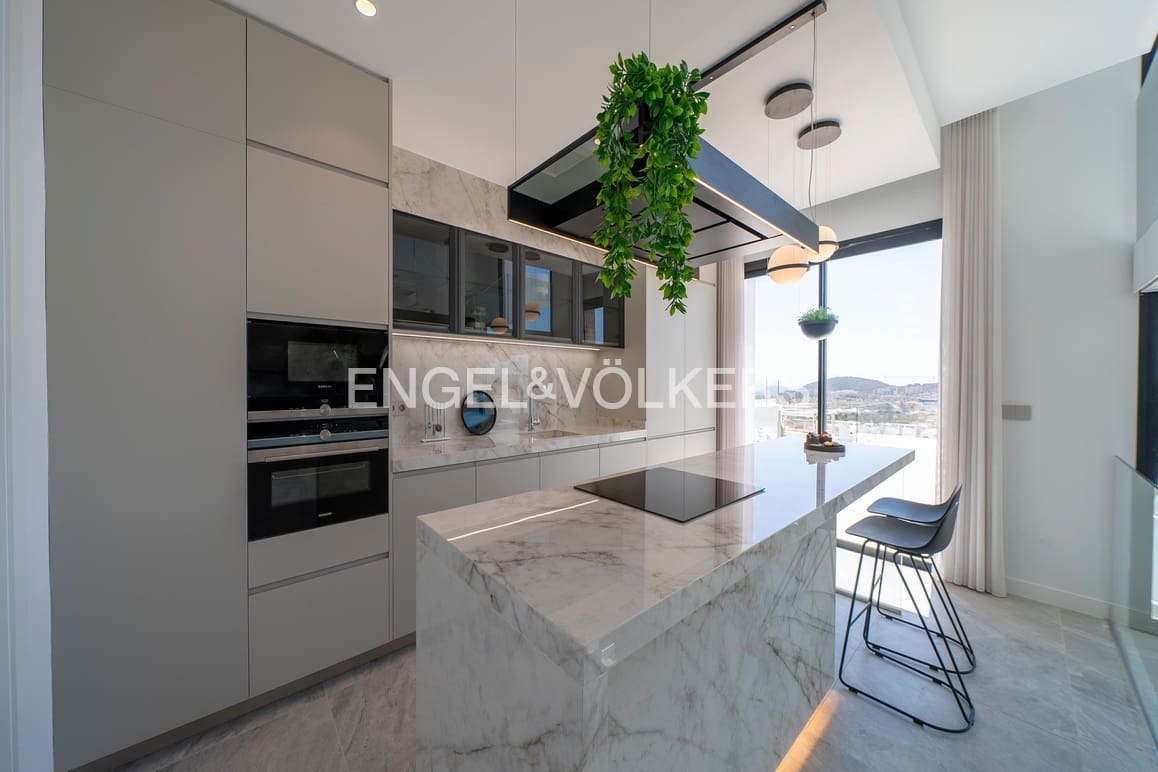 4 bedroom Villa for sale in Finestrat with pool garage - € 1,350,000 (Ref: 9021431)