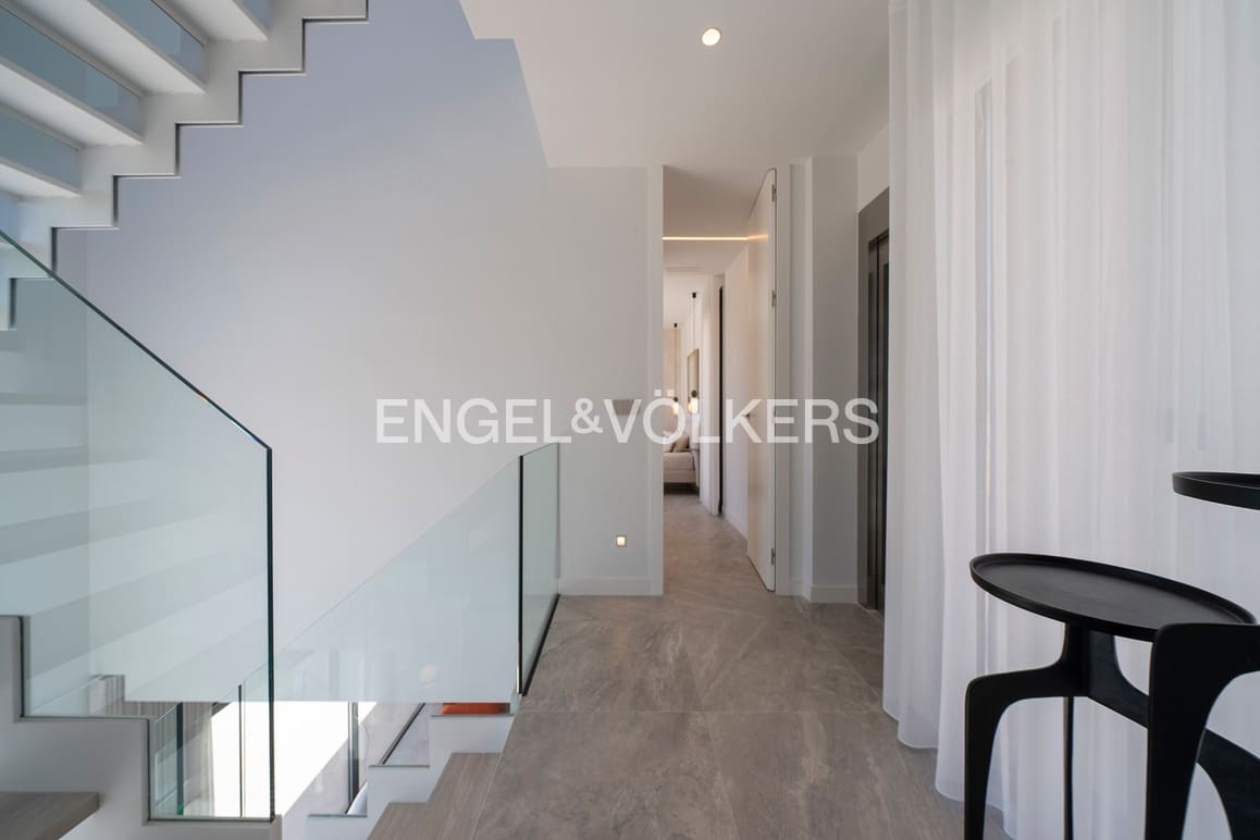 4 bedroom Villa for sale in Finestrat with pool garage - € 1,350,000 (Ref: 9021431)