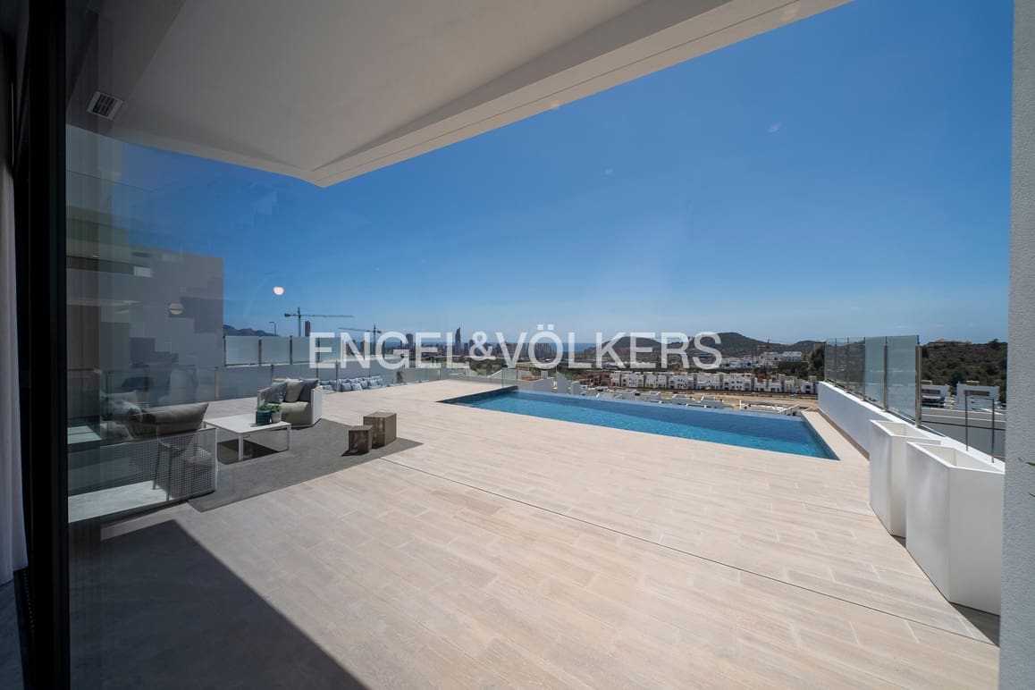 4 bedroom Villa for sale in Finestrat with pool garage - € 1,350,000 (Ref: 9021431)