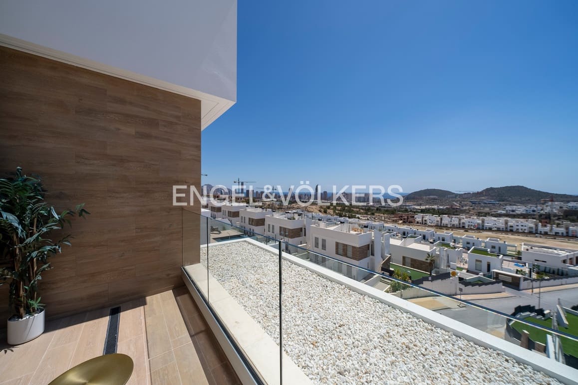 4 bedroom Villa for sale in Finestrat with pool garage - € 1,350,000 (Ref: 9021431)