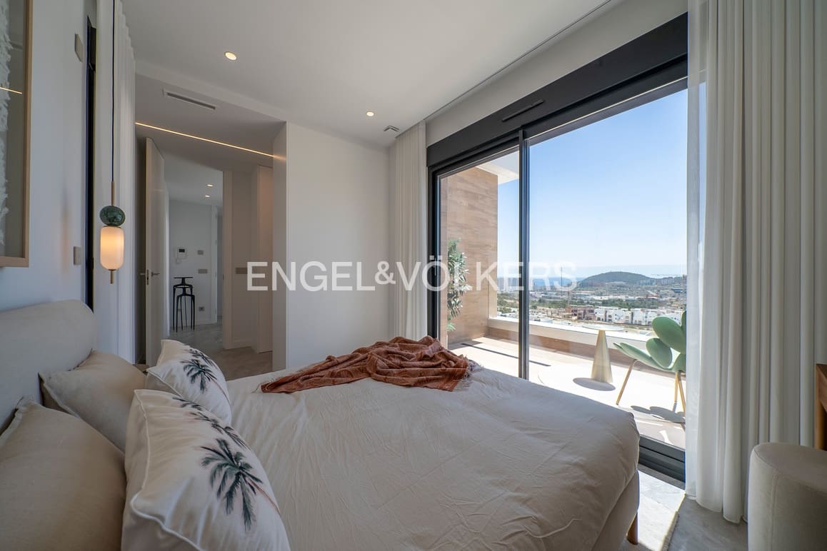 4 bedroom Villa for sale in Finestrat with pool garage - € 1,350,000 (Ref: 9044024)