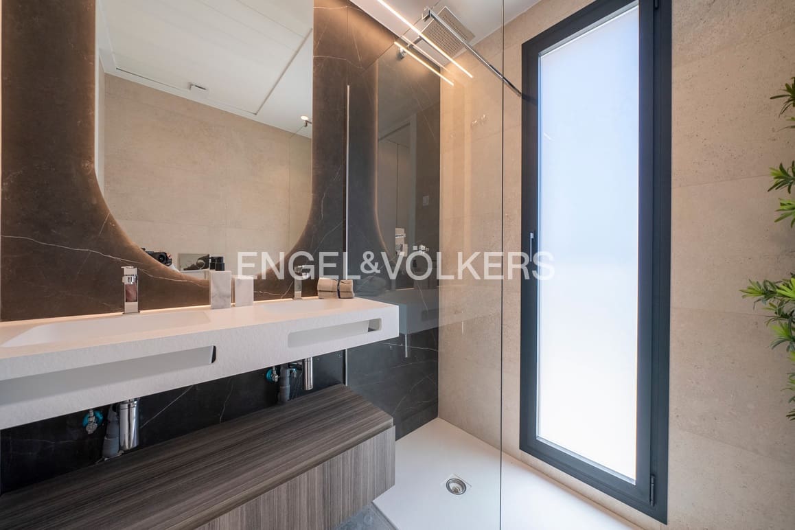 4 bedroom Villa for sale in Finestrat with pool garage - € 1,350,000 (Ref: 9044024)