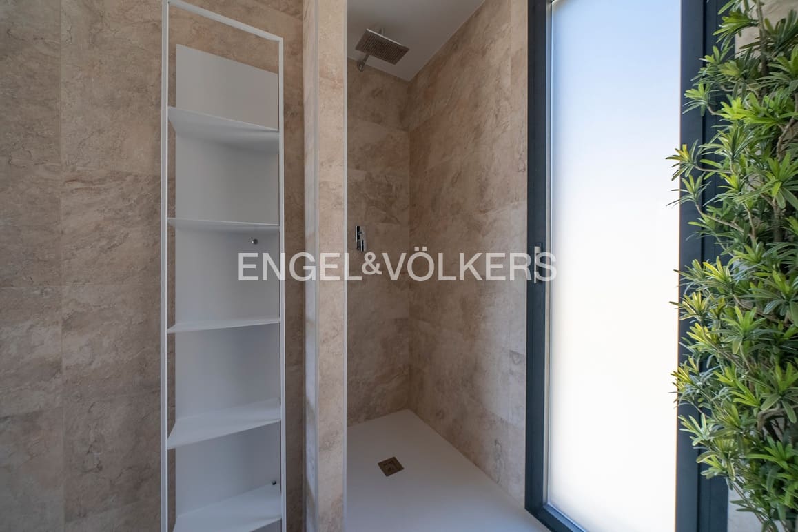 4 bedroom Villa for sale in Finestrat with pool garage - € 1,350,000 (Ref: 9044024)