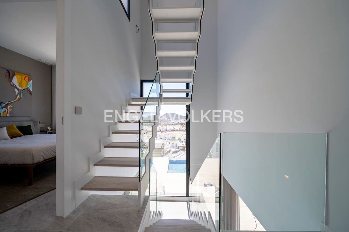 4 bedroom Villa for sale in Finestrat with pool garage - € 1,350,000 (Ref: 9044024)