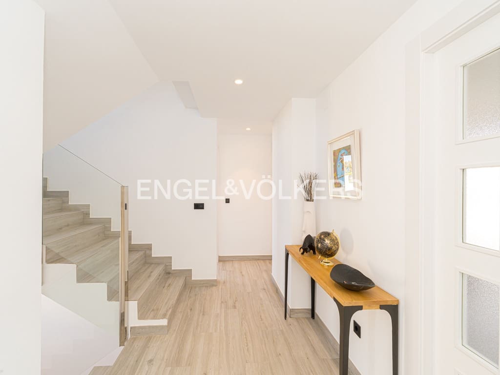 4 makuuhuone Huvila myytävänä paikassa Alfaz del Pi / L'Alfas del Pi mukana uima-altaan 
autotalli - 1 195 000 € (Ref: 9050144)