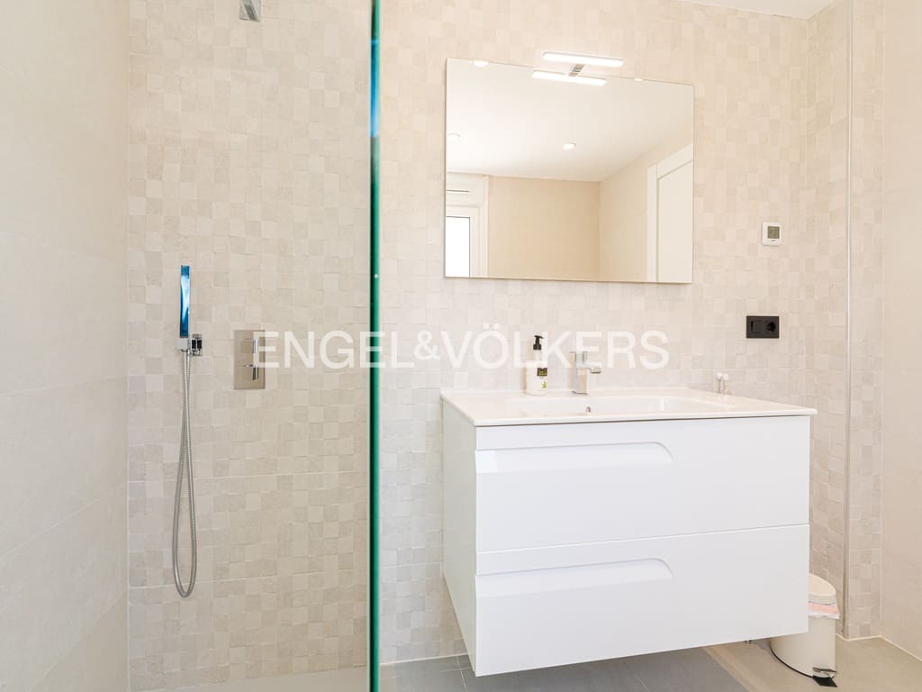 4 makuuhuone Huvila myytävänä paikassa Alfaz del Pi / L'Alfas del Pi mukana uima-altaan 
autotalli - 1 195 000 € (Ref: 9050144)