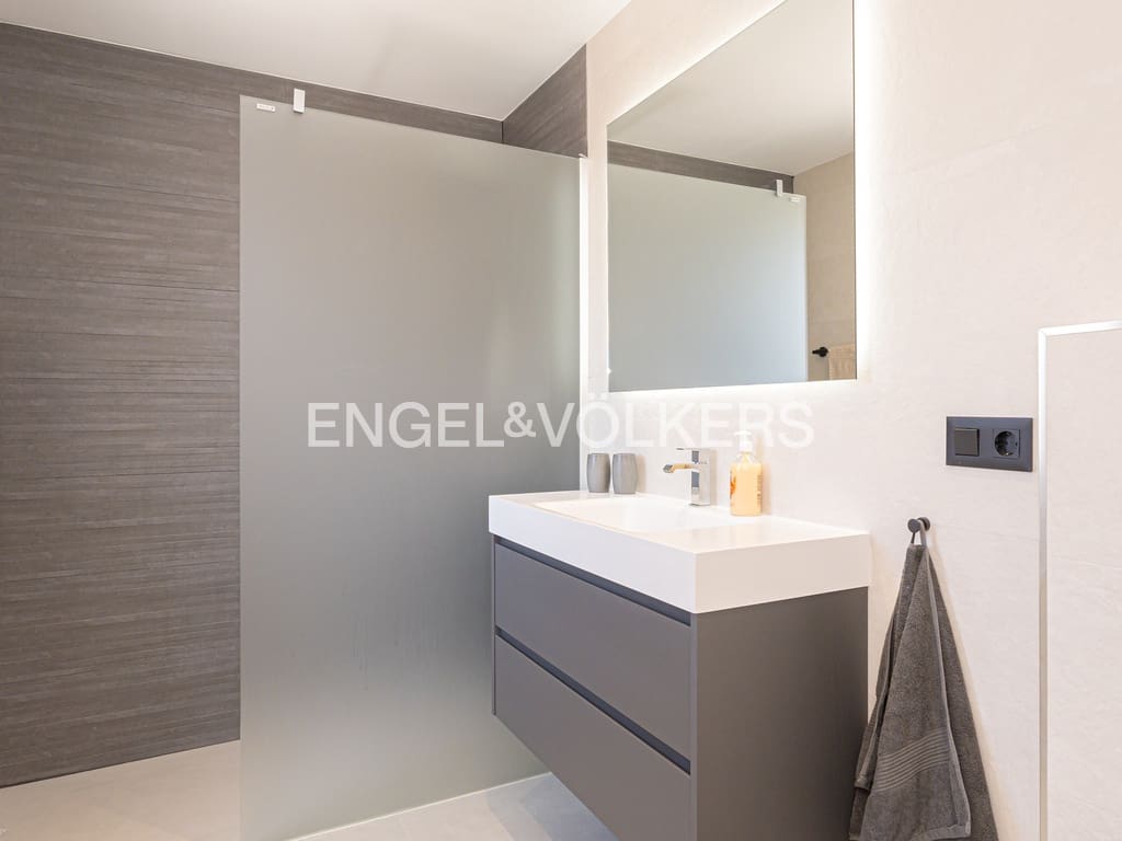 4 makuuhuone Huvila myytävänä paikassa Alfaz del Pi / L'Alfas del Pi mukana uima-altaan 
autotalli - 1 195 000 € (Ref: 9050144)