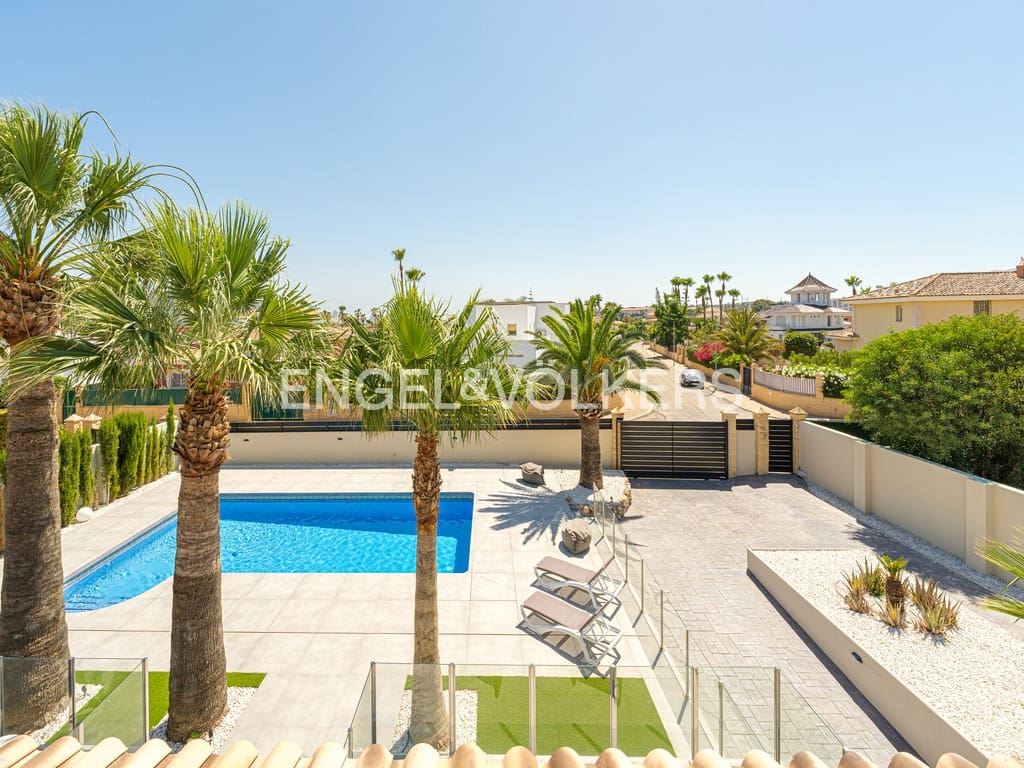 4 makuuhuone Huvila myytävänä paikassa Alfaz del Pi / L'Alfas del Pi mukana uima-altaan 
autotalli - 1 195 000 € (Ref: 9050144)