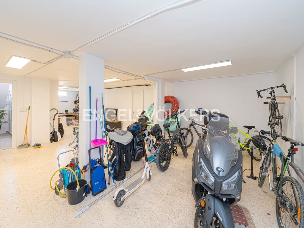 4 makuuhuone Huvila myytävänä paikassa Alfaz del Pi / L'Alfas del Pi mukana uima-altaan 
autotalli - 1 195 000 € (Ref: 9050144)