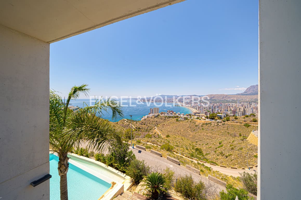 4 soveværelse Villa til salg i Benidorm med swimmingpool garage - € 4.000.000 (Ref: 9057010)