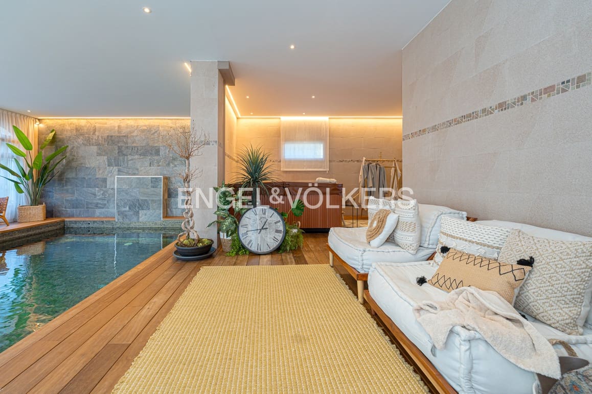 5 bedroom Villa for sale in Guadalest with pool garage - € 2,400,000 (Ref: 9058351)