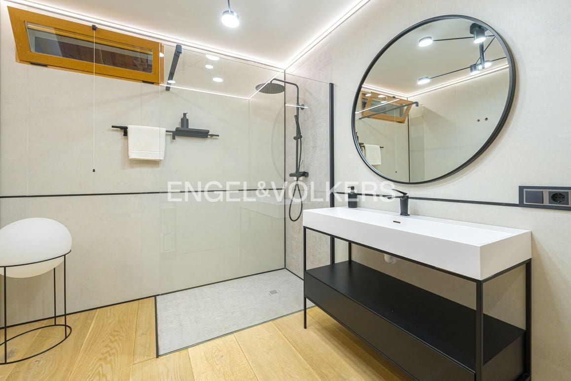 5 bedroom Villa for sale in Guadalest with pool garage - € 2,400,000 (Ref: 9058351)