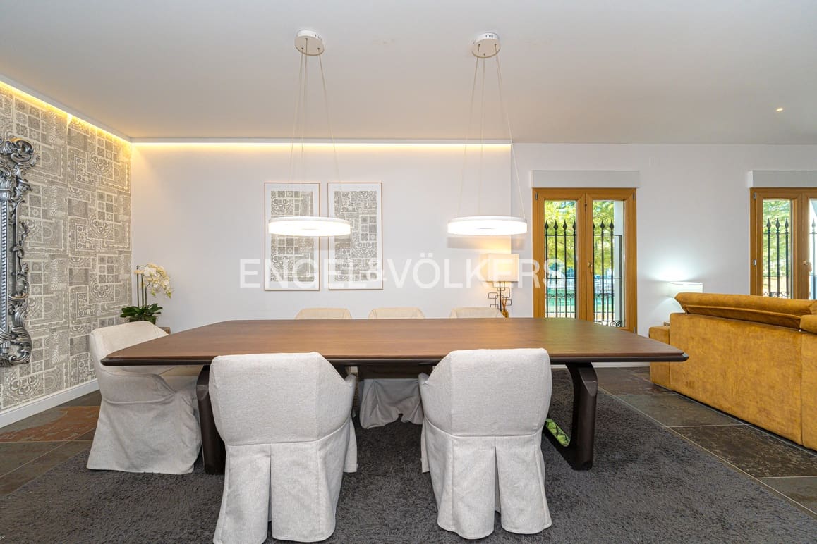 5 bedroom Villa for sale in Guadalest with pool garage - € 2,400,000 (Ref: 9058351)