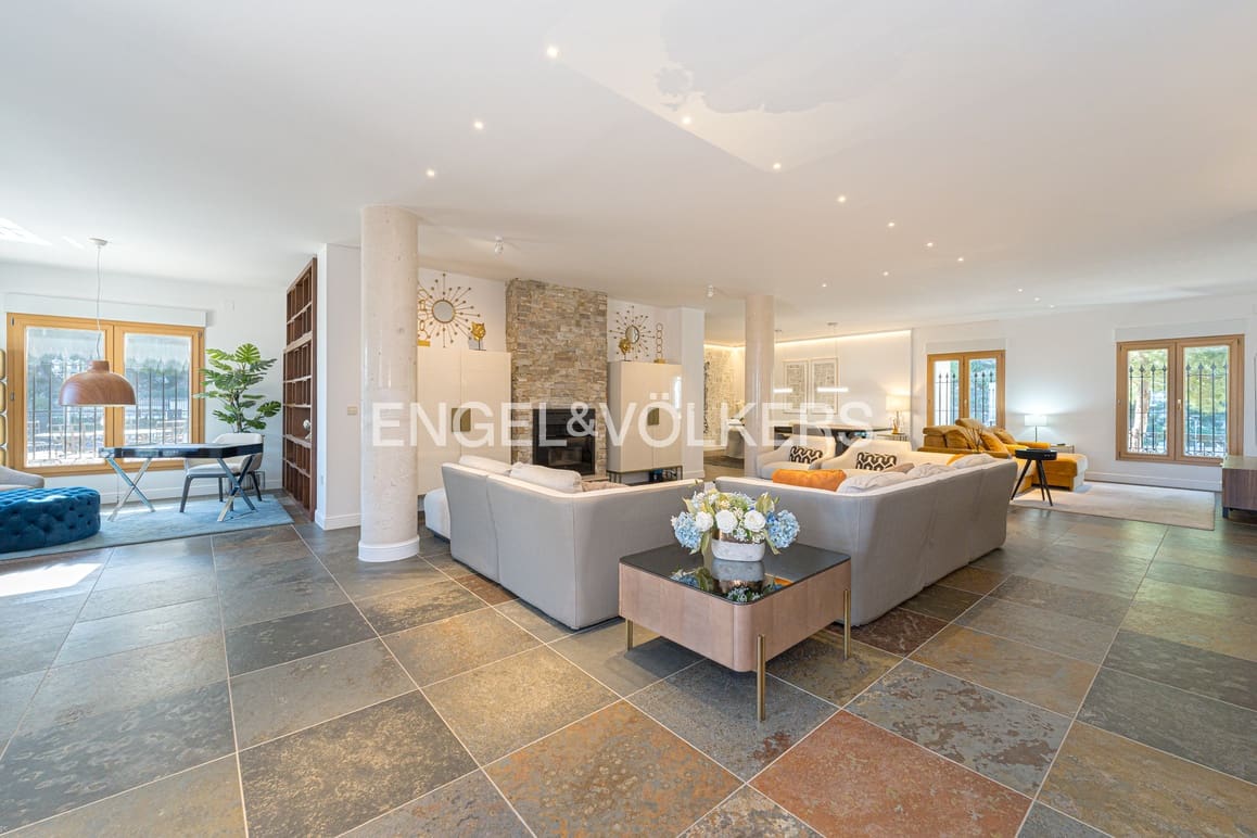 5 bedroom Villa for sale in Guadalest with pool garage - € 2,400,000 (Ref: 9058351)