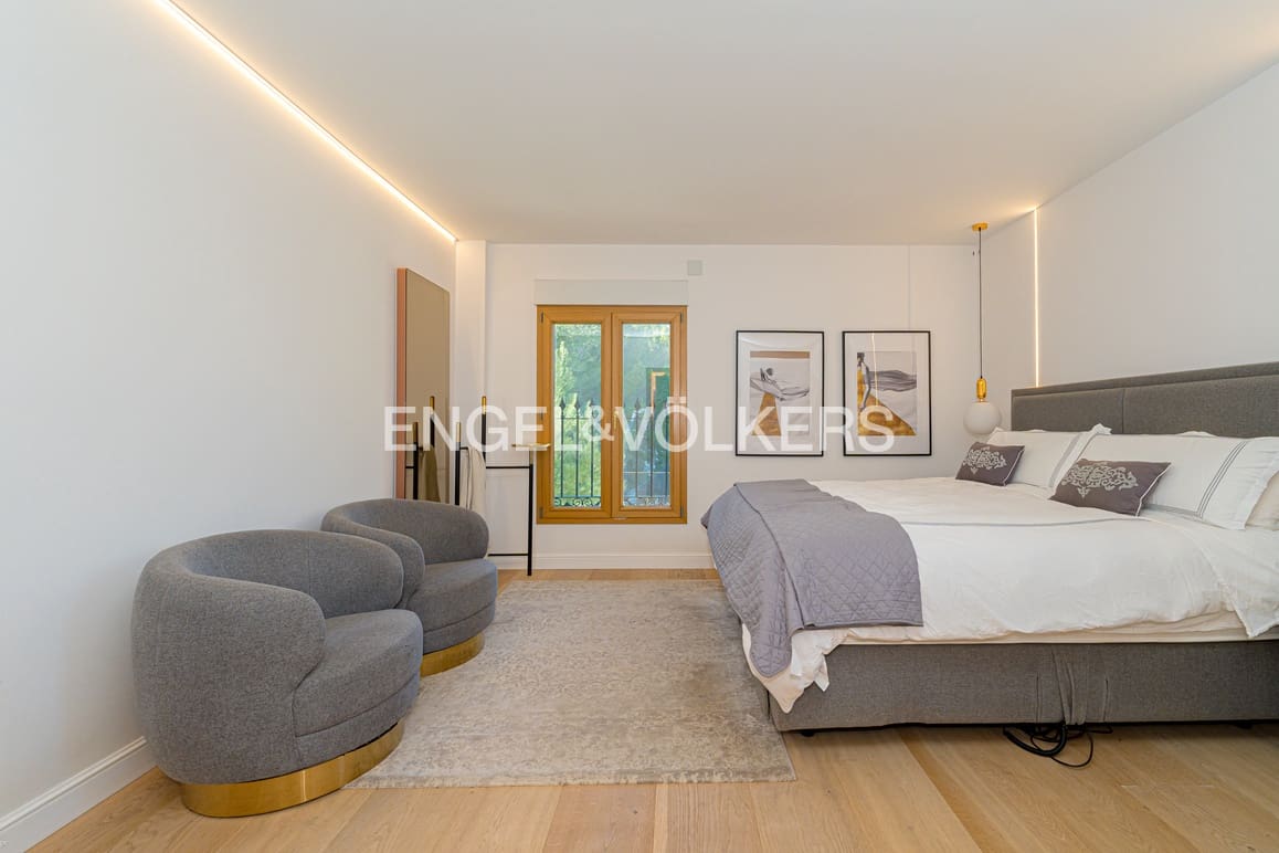 5 bedroom Villa for sale in Guadalest with pool garage - € 2,400,000 (Ref: 9058351)