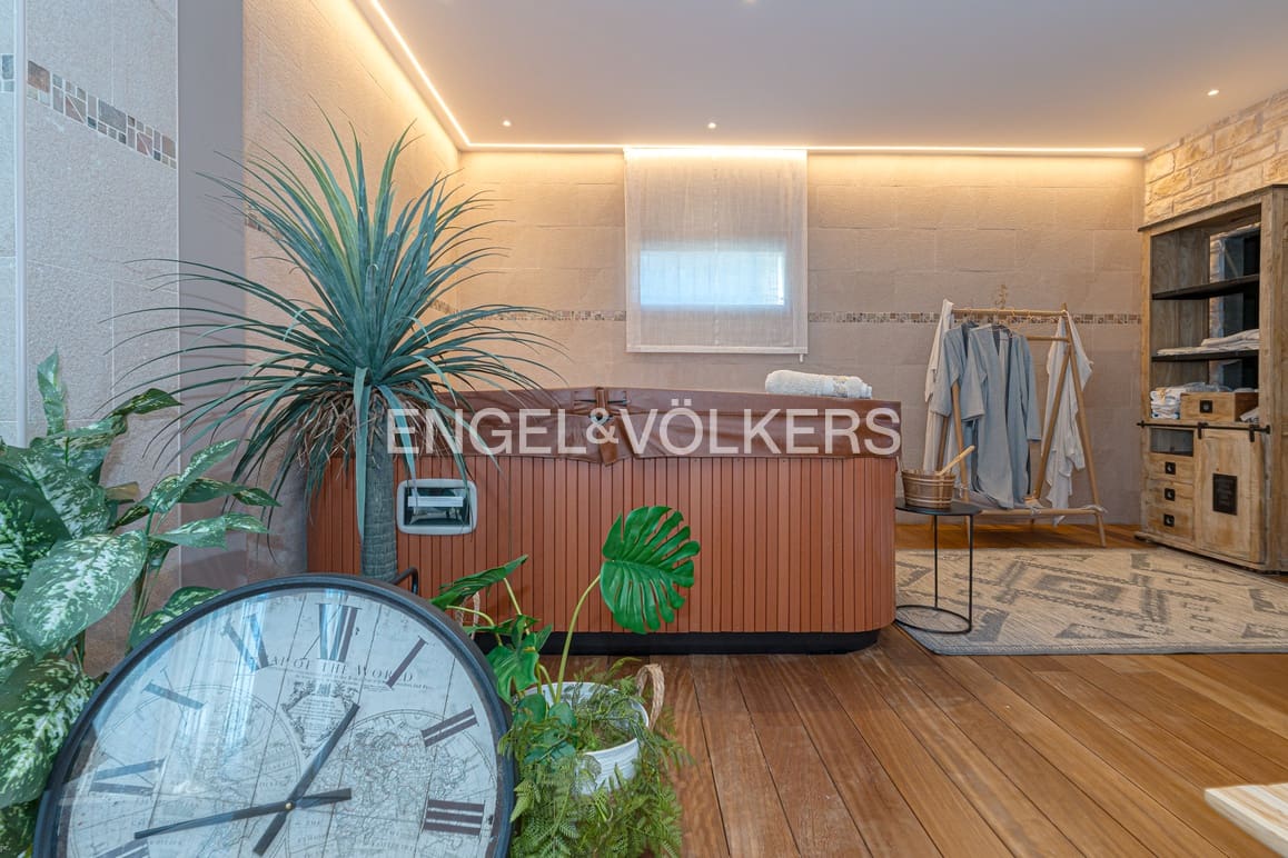 5 bedroom Villa for sale in Guadalest with pool garage - € 2,400,000 (Ref: 9058351)