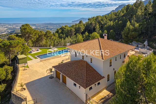 5 bedroom Villa for sale in Guadalest with pool garage - € 2,400,000 (Ref: 9058351)
