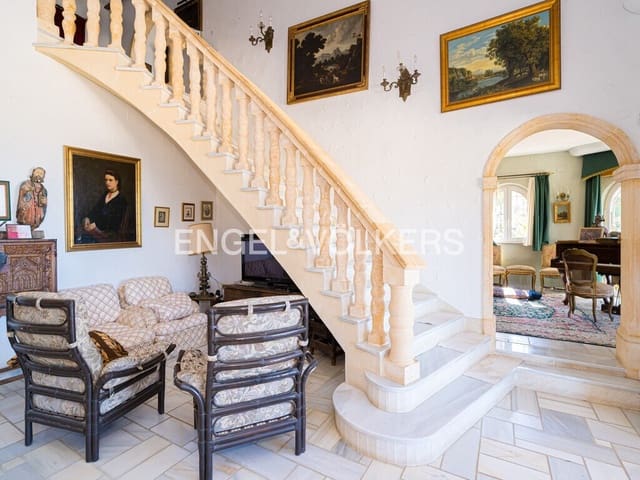 5 bedroom Villa for sale in Finestrat with pool garage - € 1,290,000 (Ref: 9064534)