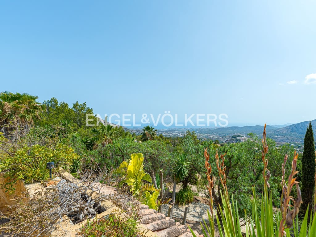 5 bedroom Villa for sale in Finestrat with pool garage - € 1,290,000 (Ref: 9064534)