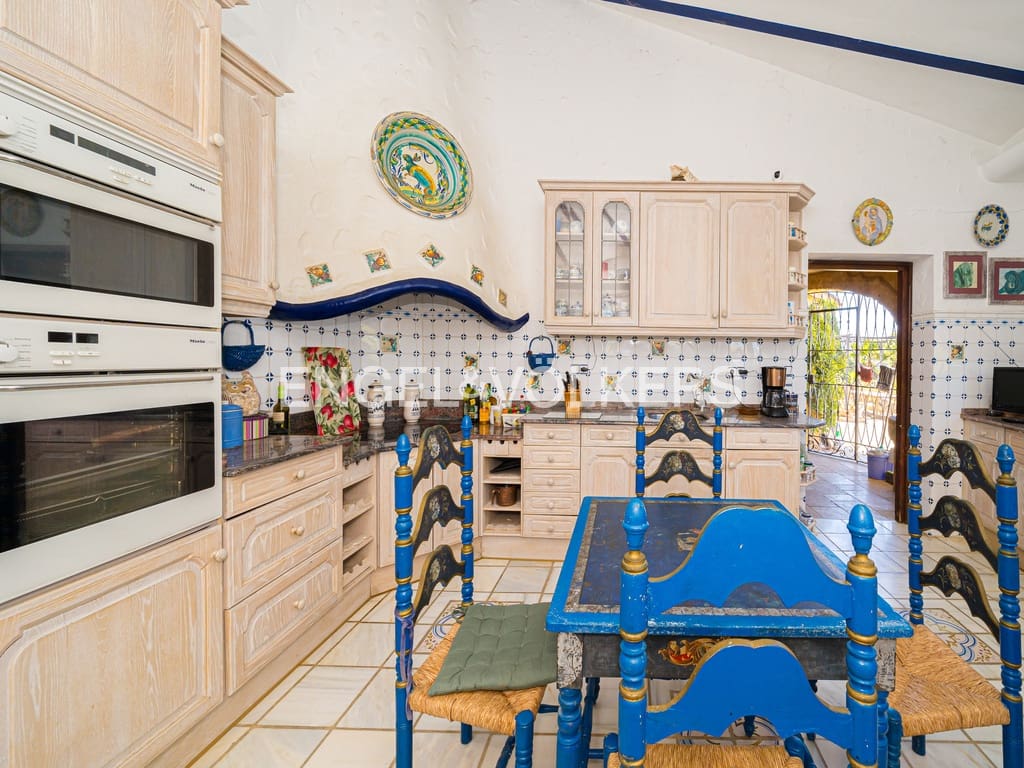 5 bedroom Villa for sale in Finestrat with pool garage - € 1,290,000 (Ref: 9064534)