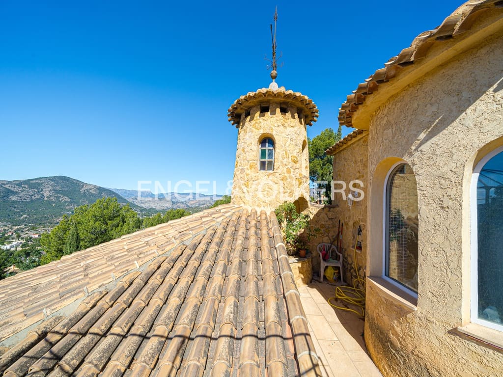 5 bedroom Villa for sale in Finestrat with pool garage - € 1,290,000 (Ref: 9064534)