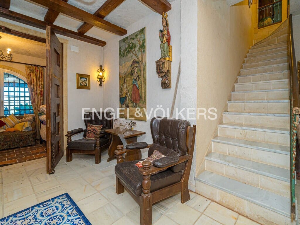 5 bedroom Villa for sale in Finestrat with pool garage - € 1,290,000 (Ref: 9064534)