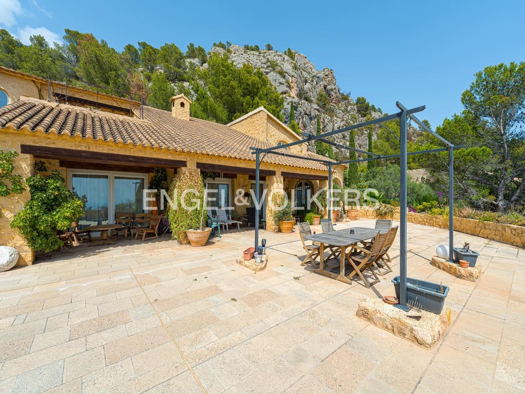 5 bedroom Villa for sale in Finestrat with pool garage - € 1,290,000 (Ref: 9064534)