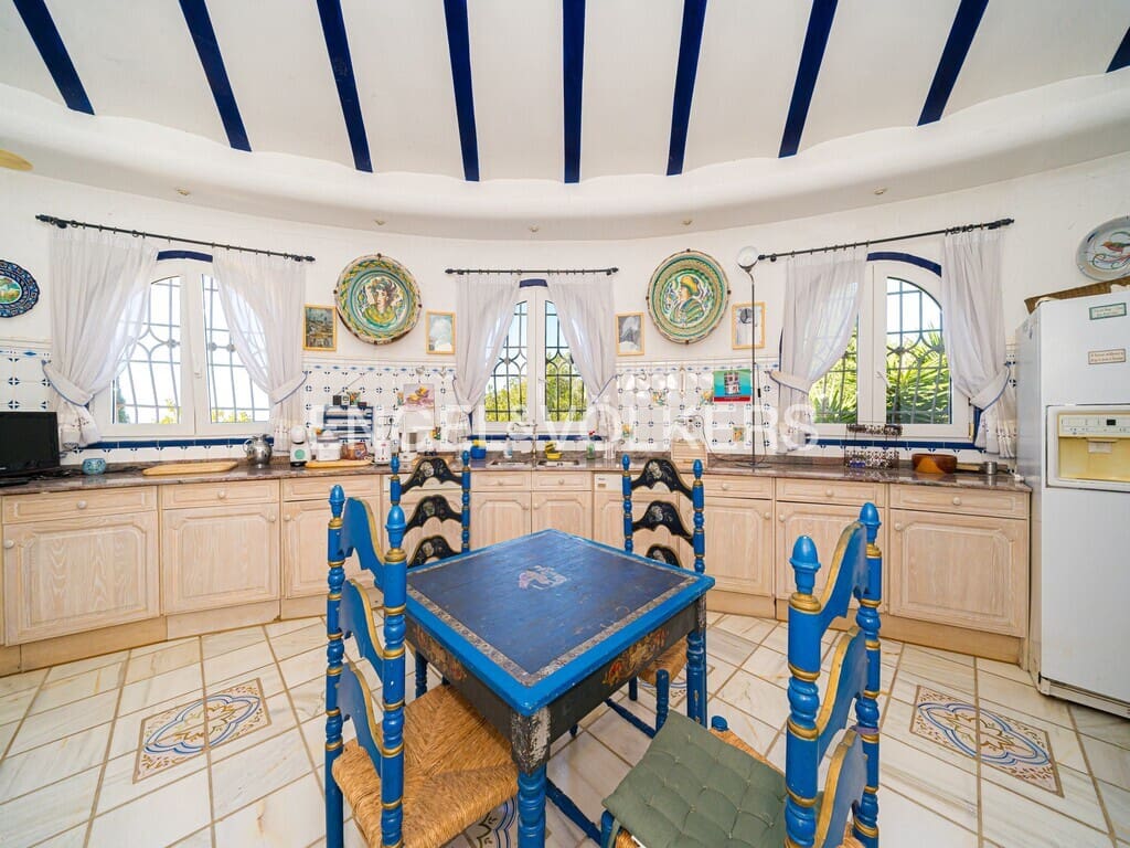 5 bedroom Villa for sale in Finestrat with pool garage - € 1,290,000 (Ref: 9064534)