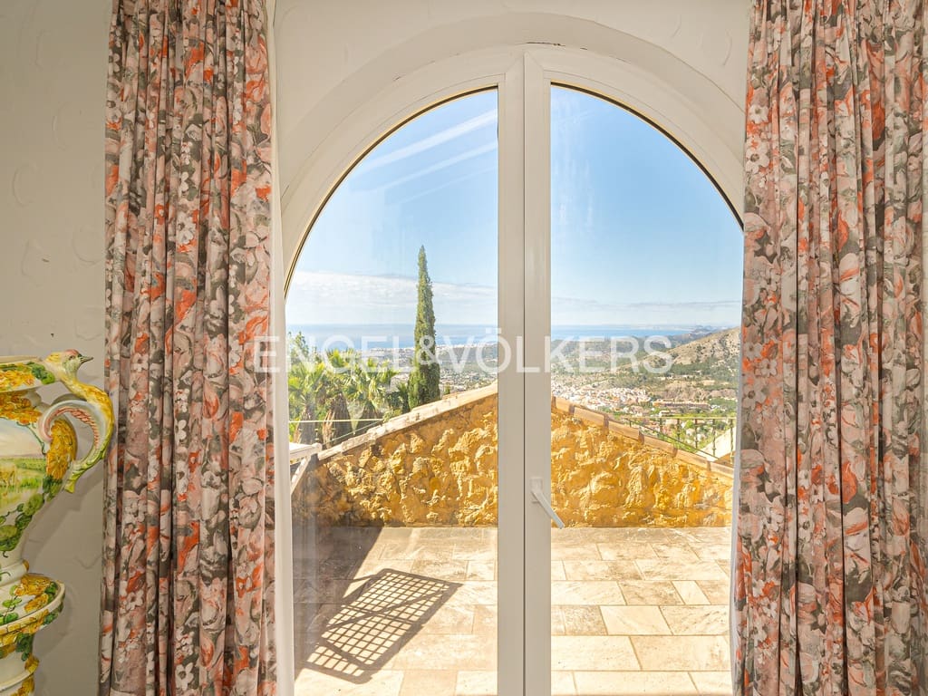 5 bedroom Villa for sale in Finestrat with pool garage - € 1,290,000 (Ref: 9064534)