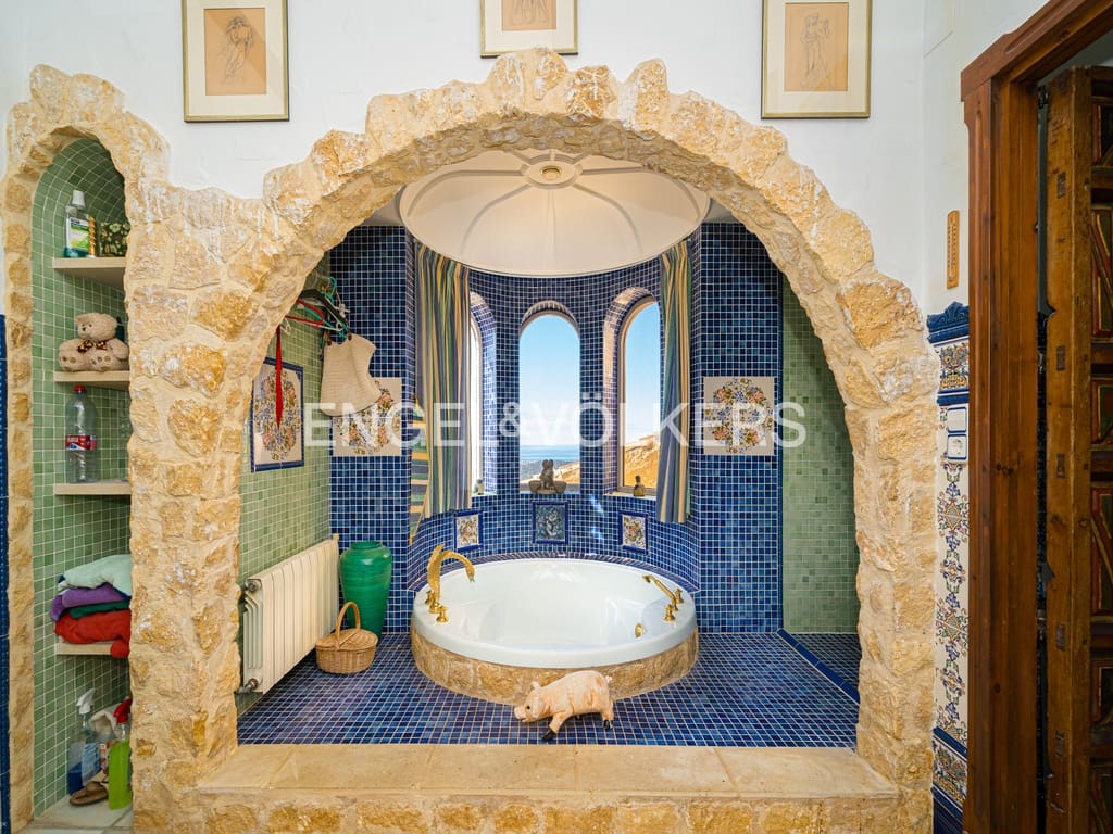 5 bedroom Villa for sale in Finestrat with pool garage - € 1,290,000 (Ref: 9064534)