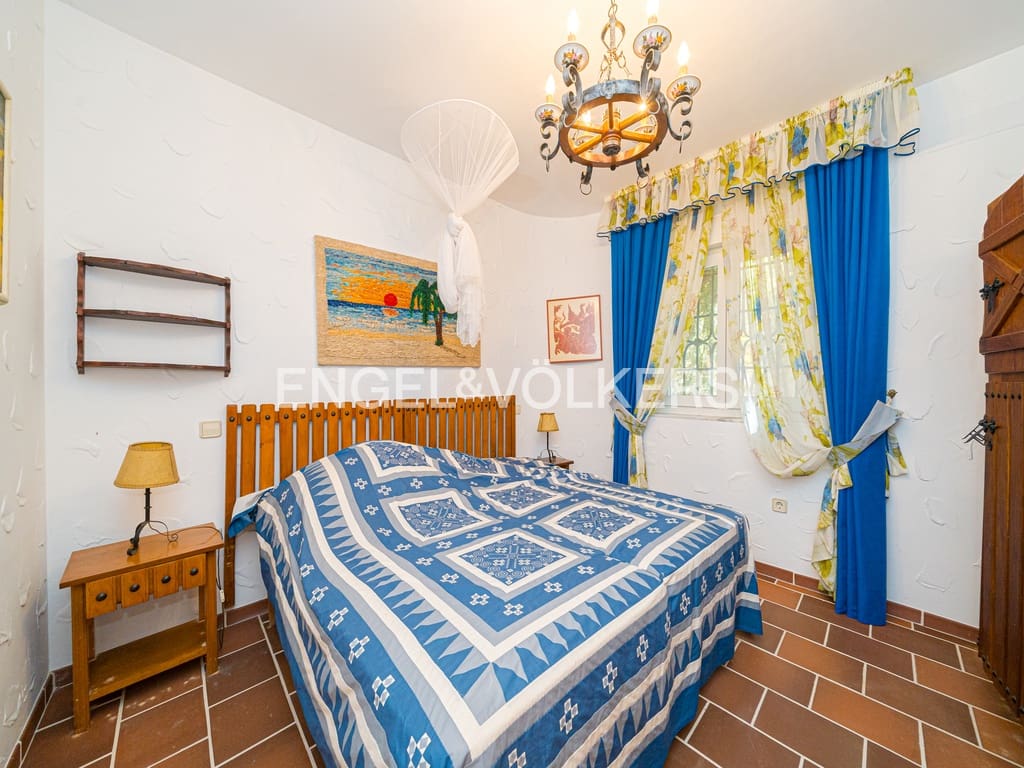 5 bedroom Villa for sale in Finestrat with pool garage - € 1,290,000 (Ref: 9064534)