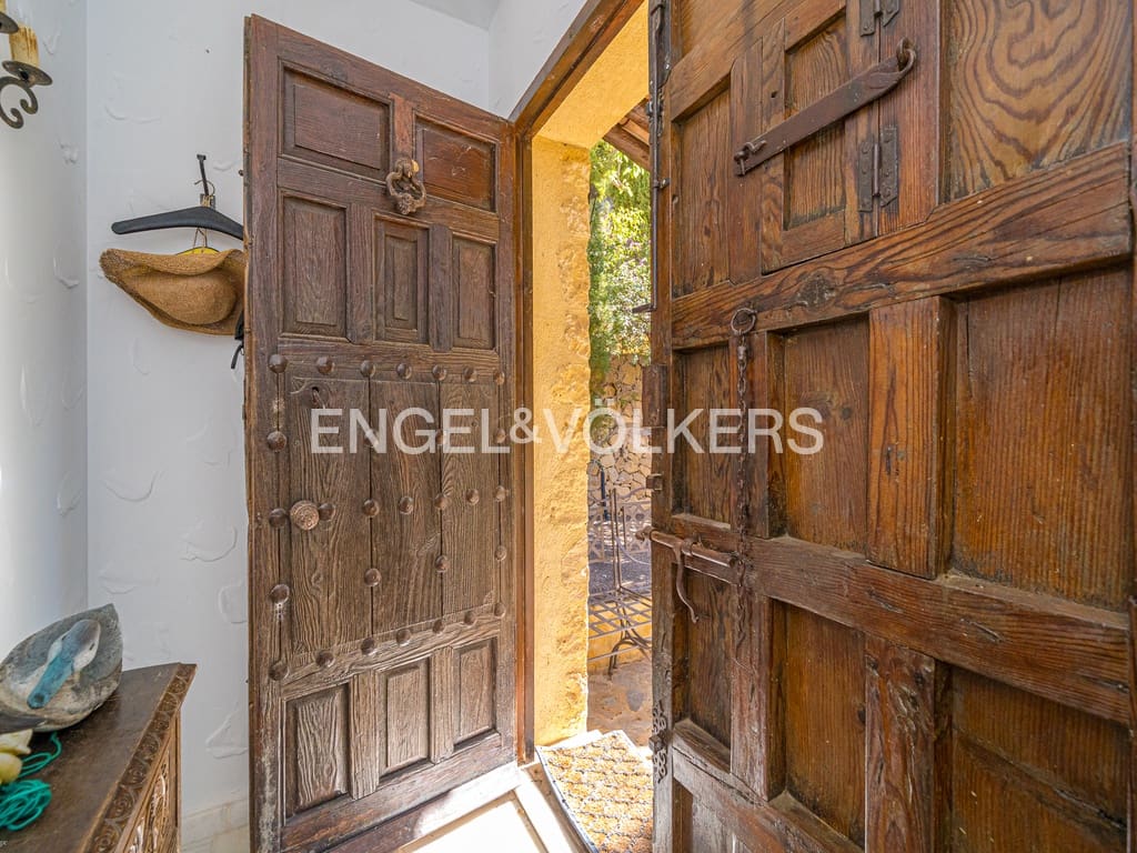 5 bedroom Villa for sale in Finestrat with pool garage - € 1,290,000 (Ref: 9064534)