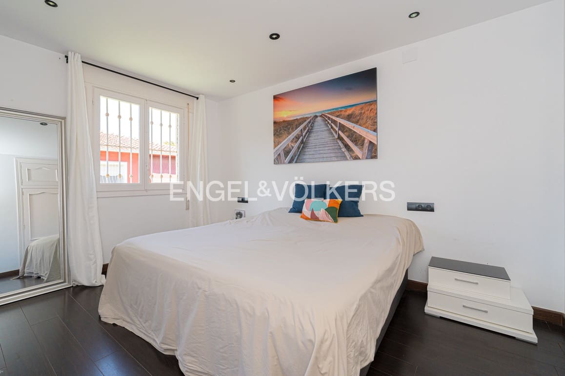 12 makuuhuone Huvila myytävänä paikassa Albir mukana uima-altaan 
autotalli - 1 250 000 € (Ref: 9076911)