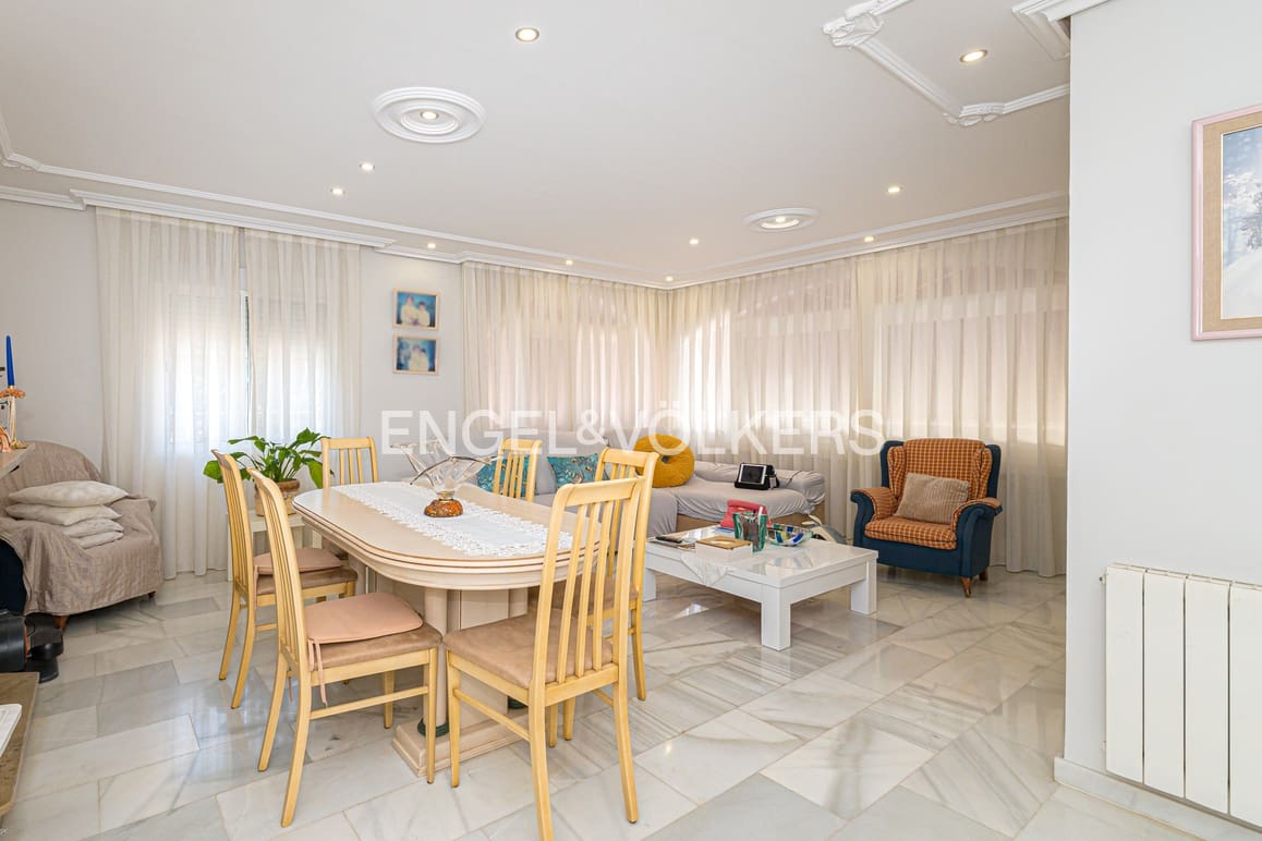 12 makuuhuone Huvila myytävänä paikassa Albir mukana uima-altaan 
autotalli - 1 250 000 € (Ref: 9076911)