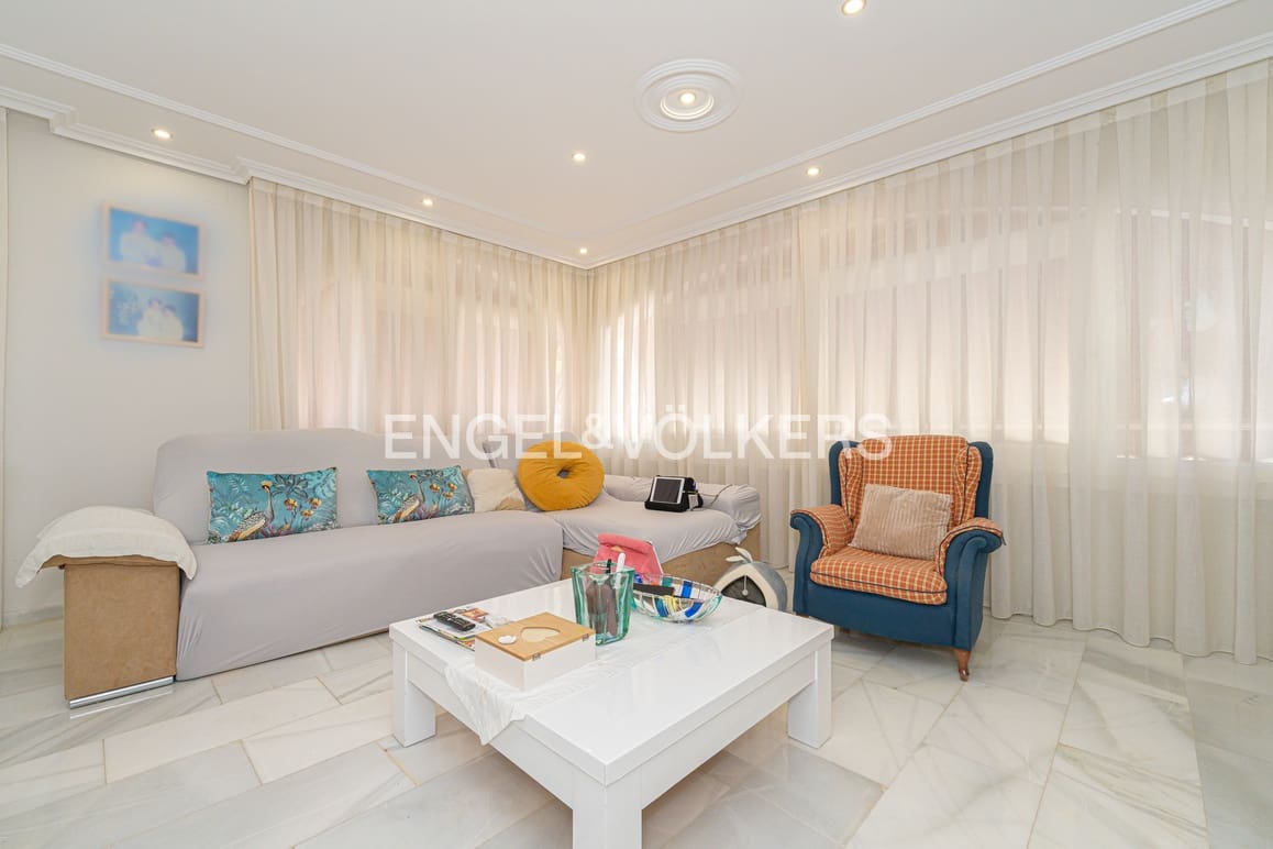 12 makuuhuone Huvila myytävänä paikassa Albir mukana uima-altaan 
autotalli - 1 250 000 € (Ref: 9076911)