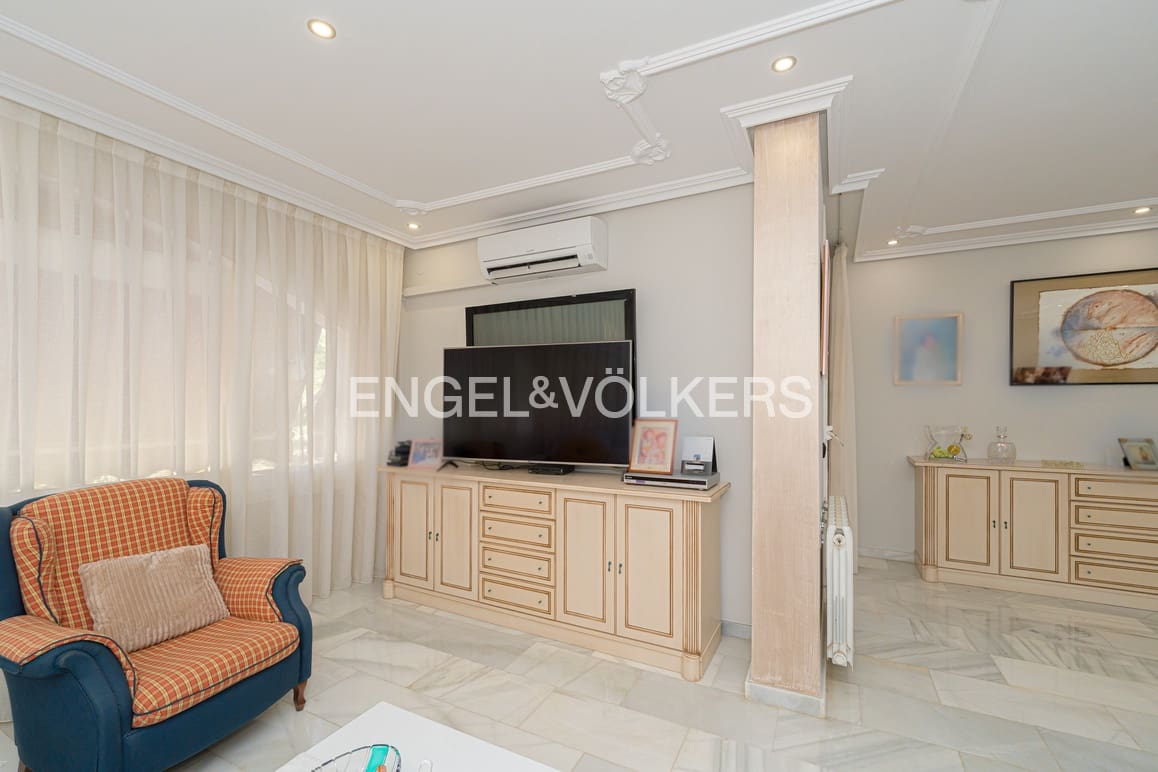 12 makuuhuone Huvila myytävänä paikassa Albir mukana uima-altaan 
autotalli - 1 250 000 € (Ref: 9076911)