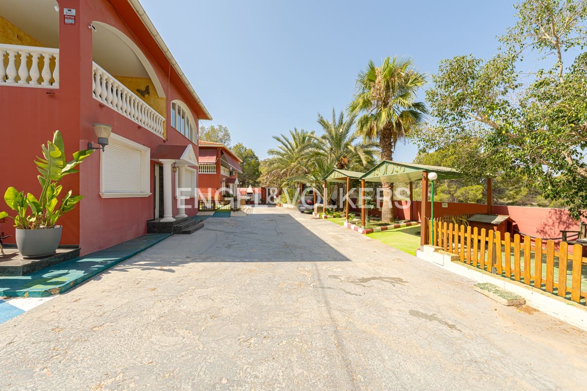 12 makuuhuone Huvila myytävänä paikassa Albir mukana uima-altaan 
autotalli - 1 250 000 € (Ref: 9076911)