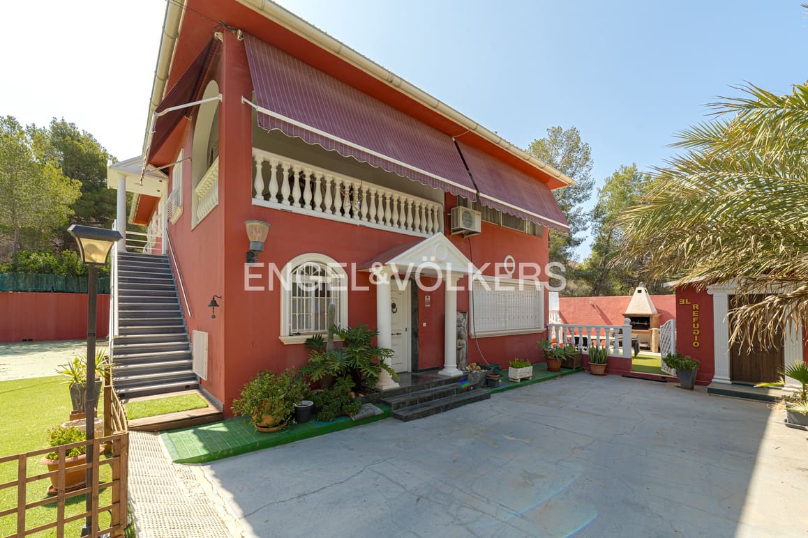 12 makuuhuone Huvila myytävänä paikassa Albir mukana uima-altaan 
autotalli - 1 250 000 € (Ref: 9076911)