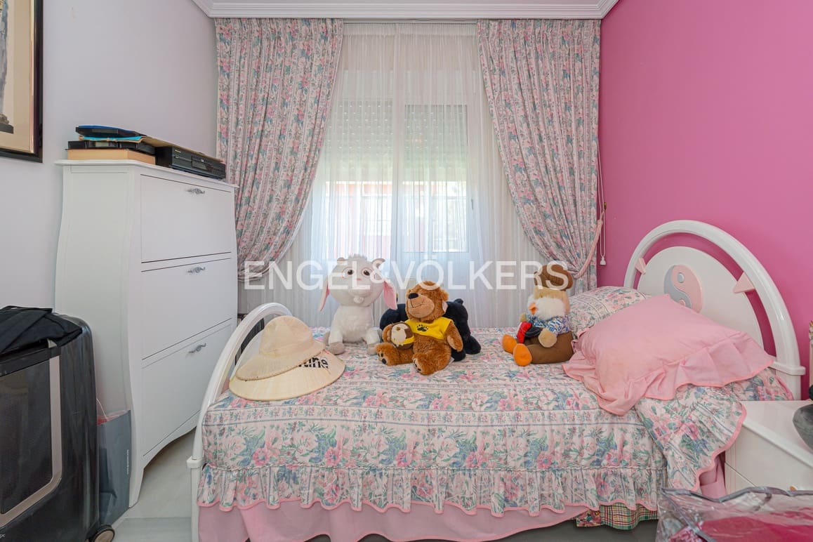 12 makuuhuone Huvila myytävänä paikassa Albir mukana uima-altaan 
autotalli - 1 250 000 € (Ref: 9076911)