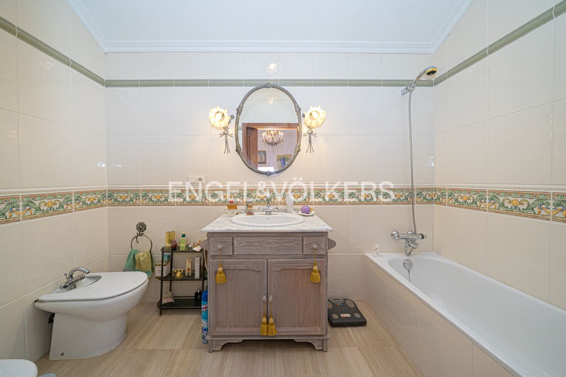 4 soveværelse Lejlighed til salg i Benidorm med swimmingpool - € 600.000 (Ref: 9086211)