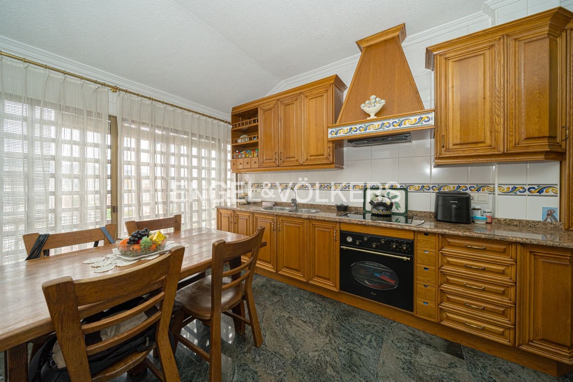 4 soveværelse Lejlighed til salg i Benidorm med swimmingpool - € 600.000 (Ref: 9086211)