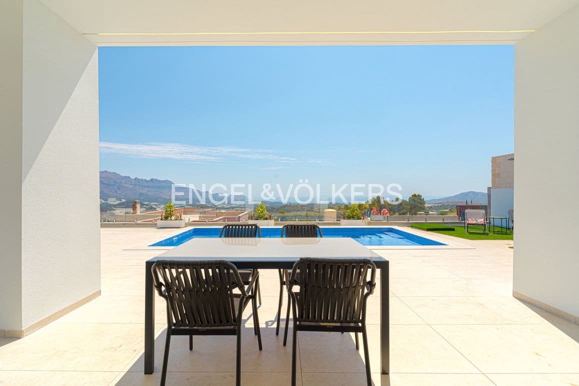 3 bedroom Villa for sale in Polop with pool garage - € 598,000 (Ref: 9109227)