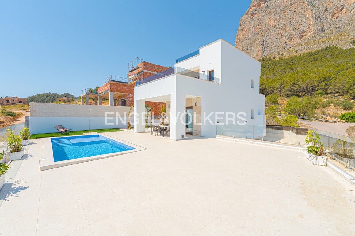 3 bedroom Villa for sale in Polop with pool garage - € 598,000 (Ref: 9109227)
