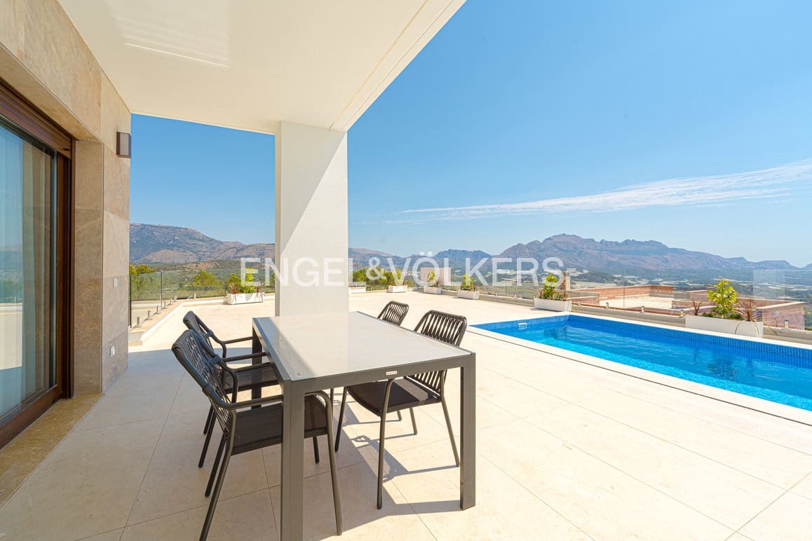 3 bedroom Villa for sale in Polop with pool garage - € 598,000 (Ref: 9109227)