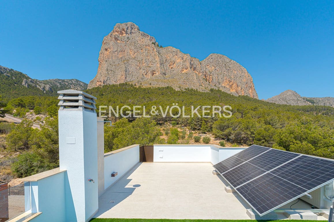 3 bedroom Villa for sale in Polop with pool garage - € 598,000 (Ref: 9109227)