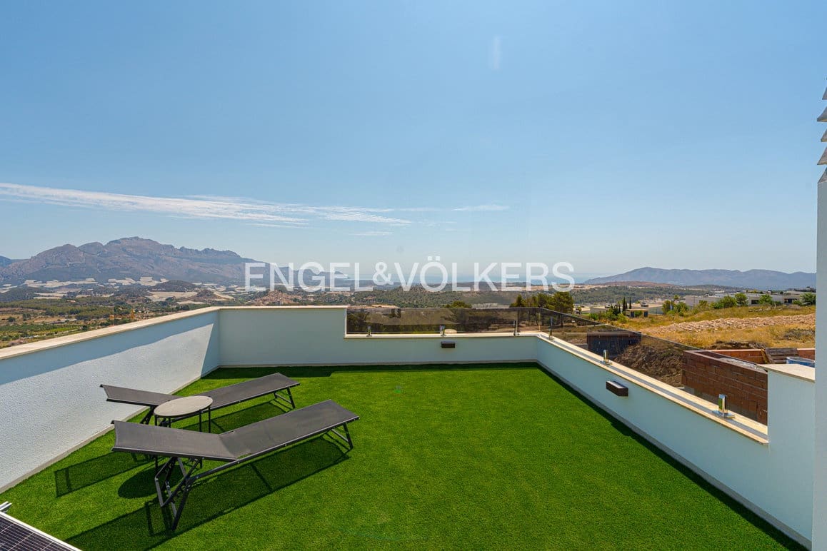 3 bedroom Villa for sale in Polop with pool garage - € 598,000 (Ref: 9109227)